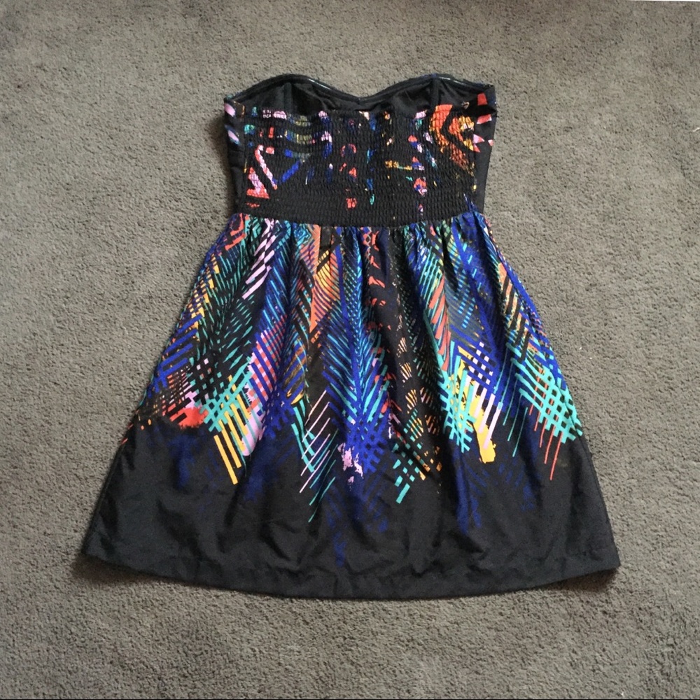 Colorful Strapless Roxy Dress - Picture 8 of 9